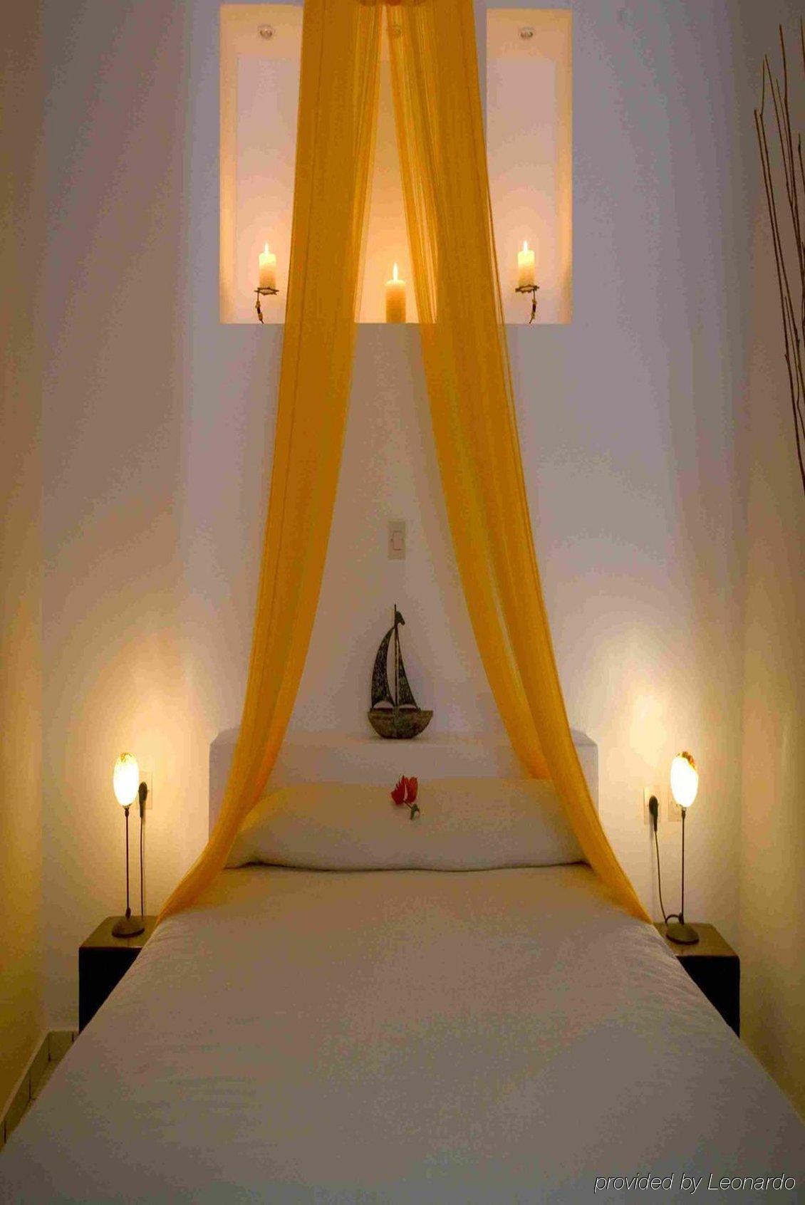 Tzekos Hotel Fira (Santorini)