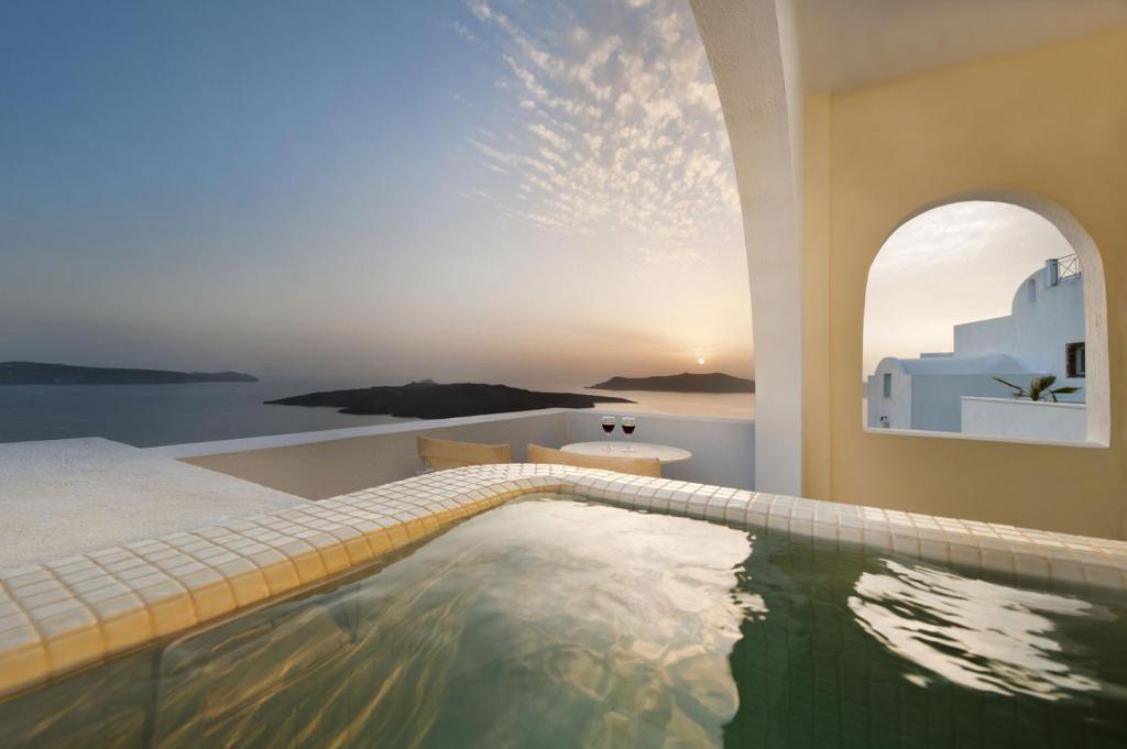 Tzekos Hotel Fira (Santorini)