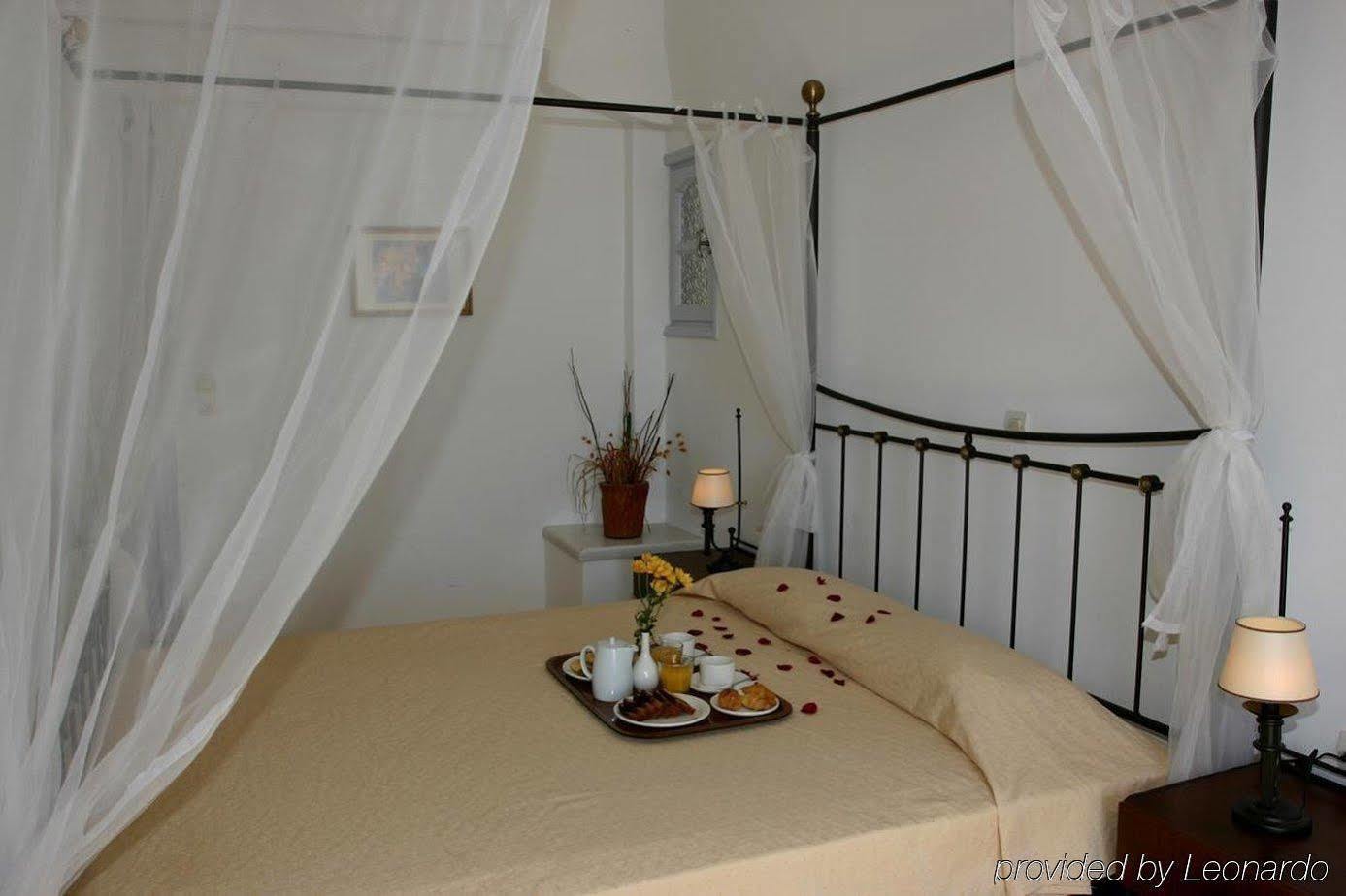 Tzekos Hotel Fira (Santorini)